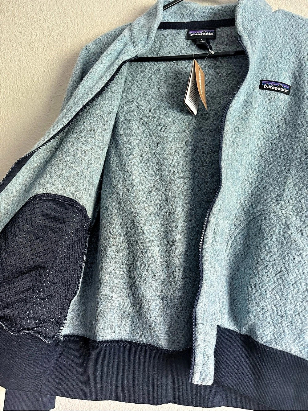 Patagonia Womens Woolyester Fleece zip up Jacket - Picture 3 of 6